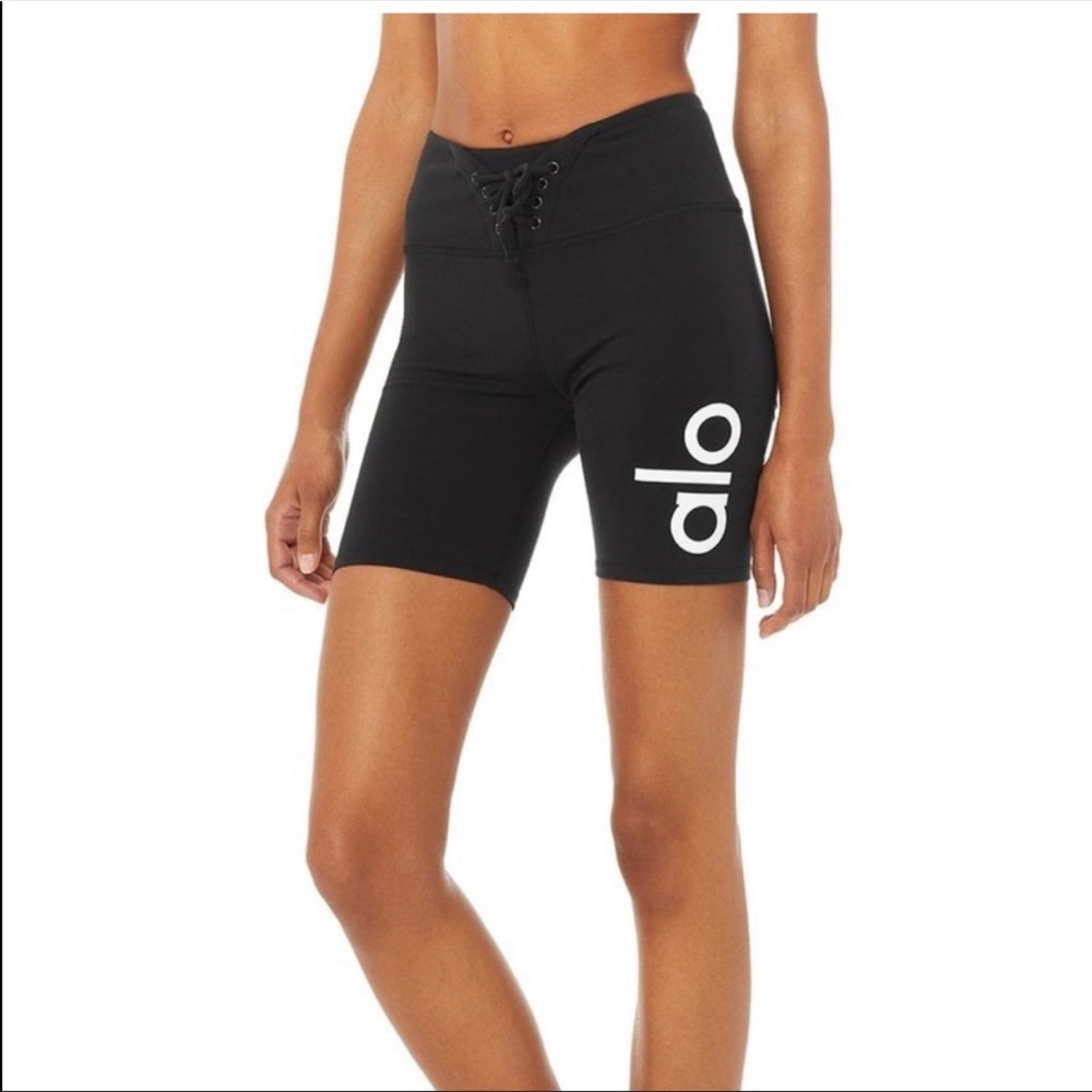 NWOT Alo Yogi Lace Up Short